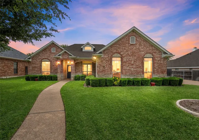 Photo 1 of Single family home for sale at 1305 Buffalo Pass, Woodway, TX 76712 | MLS# 21267562 | Listing updated on 2026-08-31