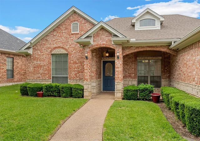 Photo 3 of Single family home for sale at 1305 Buffalo Pass, Woodway, TX 76712 | MLS# 21267562 | Listing updated on 2026-08-31