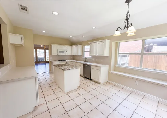 Photo 2 of Sale Pending at 525 Hidden Oak Ln, Rockwall, TX 75087 | MLS# 21267857 | Listing updated on 2026-08-31