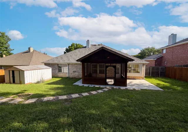 Photo 4 of Sale Pending at 525 Hidden Oak Ln, Rockwall, TX 75087 | MLS# 21267857 | Listing updated on 2026-08-31