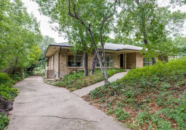 Homes for sale in Dallas, TX | 1723 Timbergrove Cir, Dallas, TX 75208 | MLS# 21244252