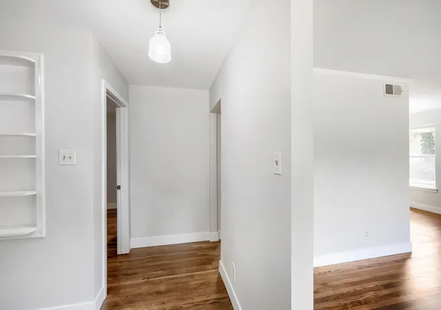 4th image of 11016 Lippitt Ave, Dallas, TX 75218 | MLS# 21264009