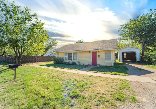Homes for sale in Breckenridge, TX | 304 N Geneva St, Breckenridge, TX 76424 | MLS# 21267841