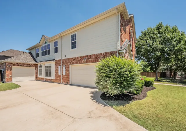 Photo 2 of Single family home for sale at 800 Oriole Dr, Forney, TX 75126 | MLS# 21263095 | Listing updated on 2026-09-15