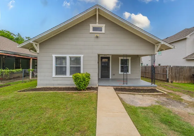 Homes for sale in Fort Worth, TX | 2714 26th St, Fort Worth, TX 76106 | MLS# 21265981