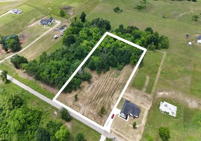 Photo 3 of Land for sale at 3164 County Road 1076, Celeste, TX 75423 | MLS# 21267927 | Listing updated on 2026-09-01