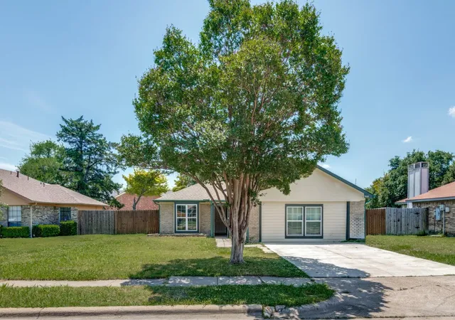 Photo 2 of Sale Pending at 7410 Jessica Wy, Rowlett, TX 75089 | MLS# 21267984 | Listing updated on 2026-07-27