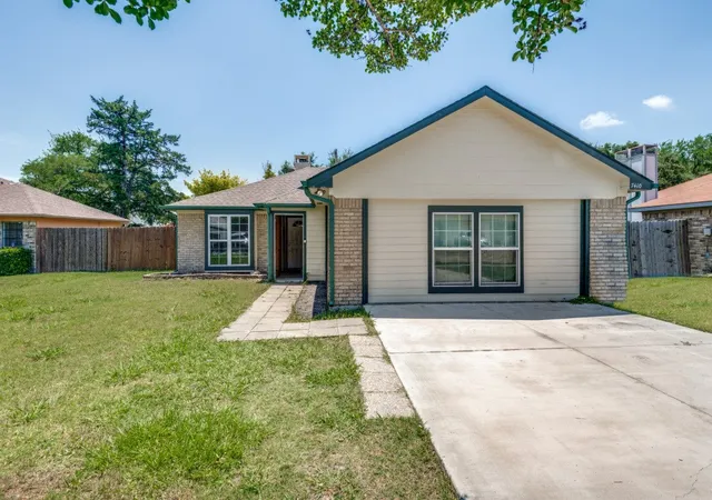 Photo 3 of Sale Pending at 7410 Jessica Wy, Rowlett, TX 75089 | MLS# 21267984 | Listing updated on 2026-07-27