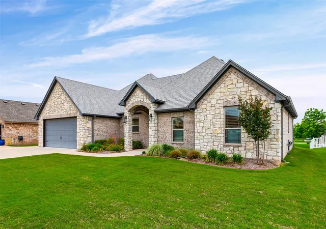 Photo 3 of Single family home for sale at 6620 Pinehurst Dr, Granbury, TX 76049 | MLS# 21267925 | Listing updated on 2026-09-04