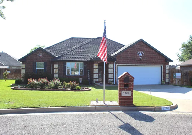 Photo 1 of Single family home for sale at 1701 Antelope Trl, Stephenville, TX 76401 | MLS# 21267821 | Listing updated on 2026-09-23