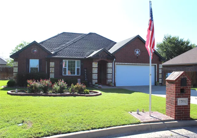 Photo 2 of Single family home for sale at 1701 Antelope Trl, Stephenville, TX 76401 | MLS# 21267821 | Listing updated on 2026-09-23