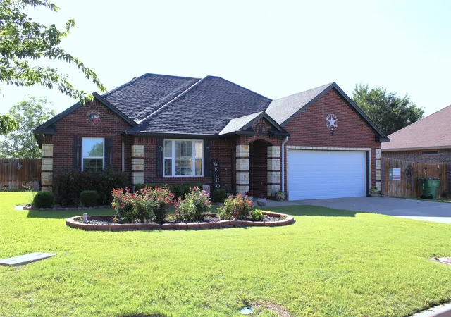 Photo 3 of Single family home for sale at 1701 Antelope Trl, Stephenville, TX 76401 | MLS# 21267821 | Listing updated on 2026-09-23