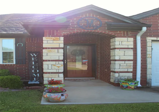 Photo 3 of Single family home for sale at 1701 Antelope Trl, Stephenville, TX 76401 | MLS# 21267821 | Listing updated on 2026-09-23
