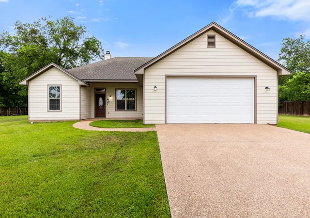 Photo 3 of Sale Pending at 263 E Cougar Ln, China Spring, TX 76633 | MLS# 21266194 | Listing updated on 2026-07-16