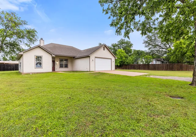 Homes for sale in China Spring, TX | 263 E Cougar Ln, China Spring, TX 76633 | MLS# 21266194
