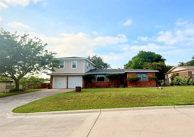 Single family home for sale at 6408 Lake Vista St, Fort Worth, TX 76135 | MLS# 21265937