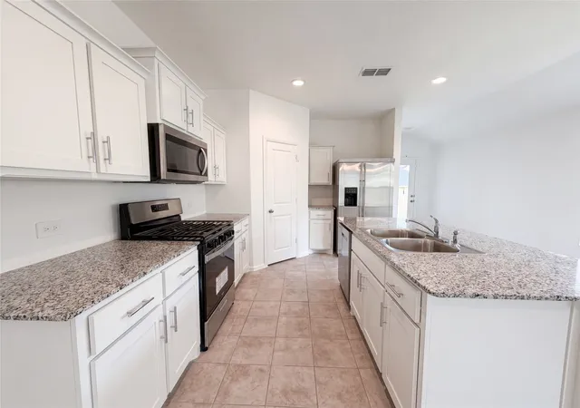 Photo 2 of Single family home for sale at 13592 Gunsmoke Ln, Cresson, TX 76035 | MLS# 21268103 | Listing updated on 2026-10-08