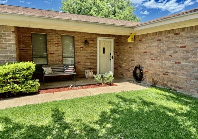 Homes for sale in Stephenville, TX | 301 Bluebonnet St, Stephenville, TX 76401 | MLS# 21268110