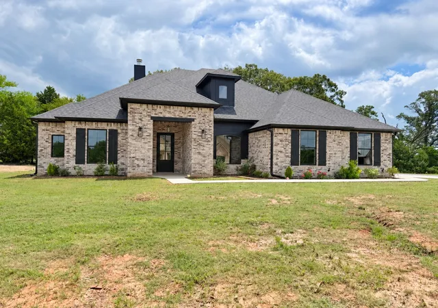 Photo 1 of Single family home for sale at 13836 Cedar Hl, Tyler, TX 75704 | MLS# 21268259 | Listing updated on 2026-10-07
