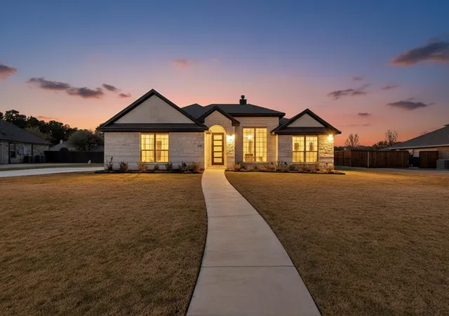 Photo 1 of Sale Pending at 906 Maxine Dr, Athens, TX 75751 | MLS# 21245319 | Listing updated on 2026-08-30