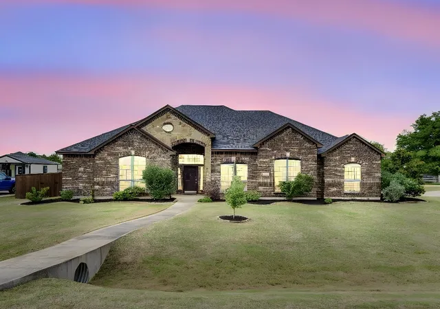 Homes for sale in Waxahachie, TX | 100 Windsor Cir, Waxahachie, TX 75165 | MLS# 21265490