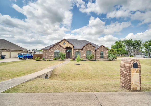 Homes for sale in Waxahachie, TX | 100 Windsor Cir, Waxahachie, TX 75165 | MLS# 21265490