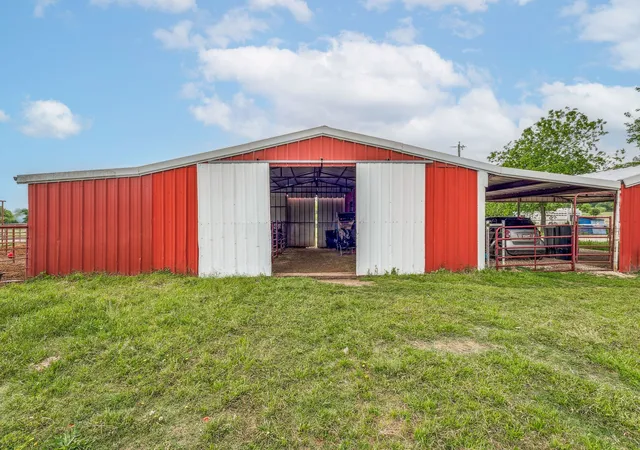 2nd image of 1450 Lincoln Dr, Stephenville, TX 76401 | MLS# 21266459