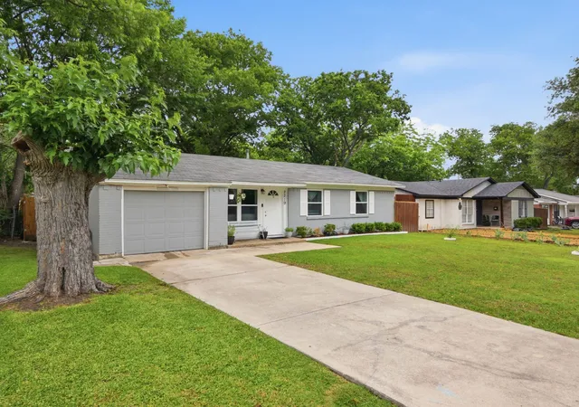 2nd image of 2219 Loyce Dr, Mesquite, TX 75149 | MLS# 21268352