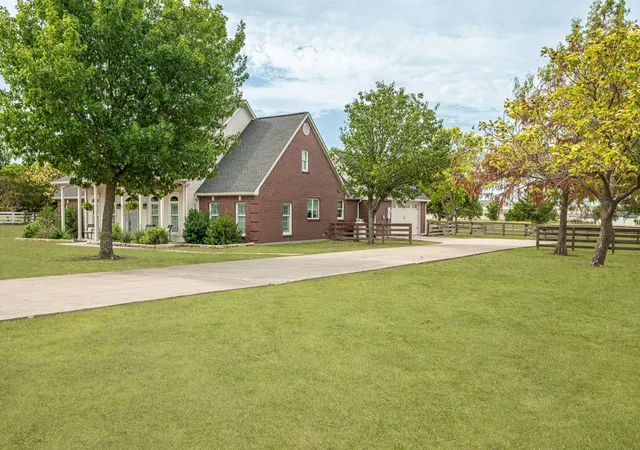 Photo 3 of Single family home for sale at 15 Brookhollow Cir, Melissa, TX 75454 | MLS# 21267902 | Listing updated on 2026-10-08