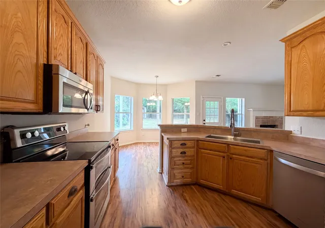 Photo 2 of Single family home for sale at 6218 Kingswood Dr, Arlington, TX 76001 | MLS# 21268419 | Listing updated on 2026-08-25