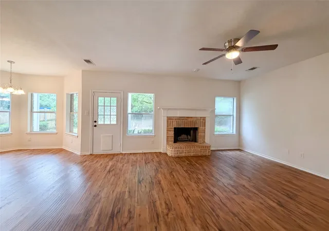 Photo 3 of Single family home for sale at 6218 Kingswood Dr, Arlington, TX 76001 | MLS# 21268419 | Listing updated on 2026-08-25