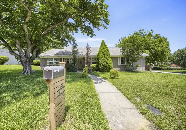 Homes for sale in Bedford, TX | 917 Stratford Dr, Bedford, TX 76021 | MLS# 21268265