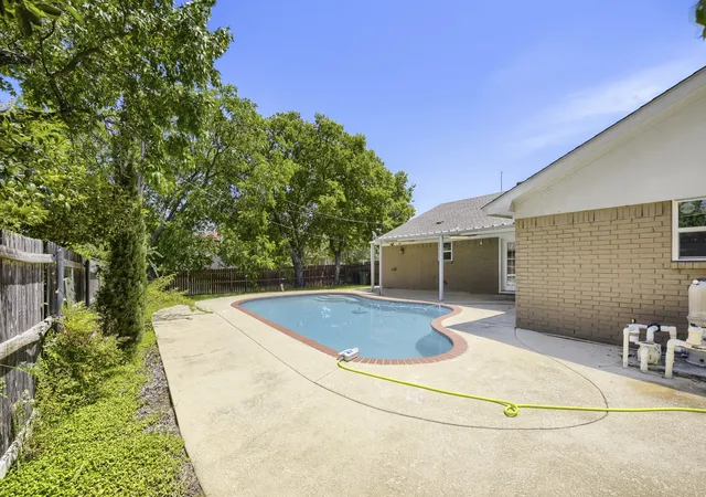 Homes for sale in Bedford, TX | 917 Stratford Dr, Bedford, TX 76021 | MLS# 21268265