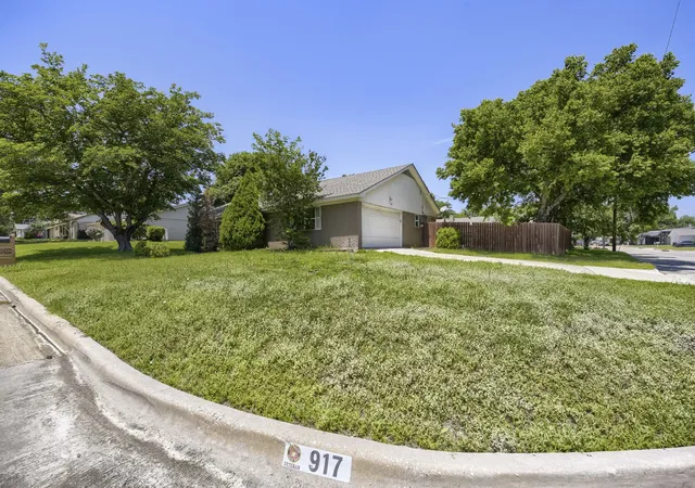 Homes for sale in Bedford, TX | 917 Stratford Dr, Bedford, TX 76021 | MLS# 21268265