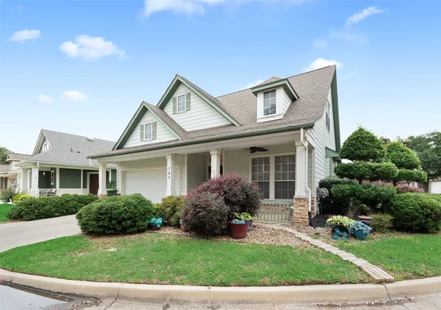 Photo 2 of Sale Pending at 709 Creekwalk Pl, Arlington, TX 76015 | MLS# 21268540 | Listing updated on 2026-08-23