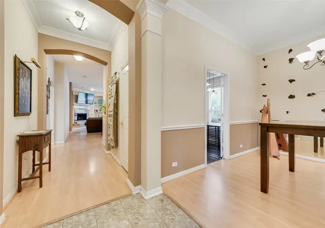 Photo 3 of Sale Pending at 709 Creekwalk Pl, Arlington, TX 76015 | MLS# 21268540 | Listing updated on 2026-08-23