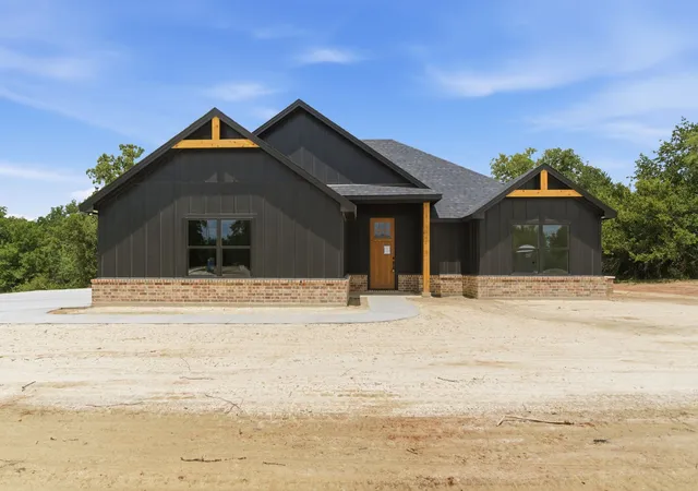 Photo 1 of Single family home for sale at 105 Graystone, Weatherford, TX 76088 | MLS# 21268525 | Listing updated on 2026-05-13