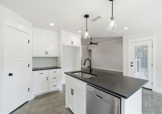 Photo 3 of Single family home for sale at 105 Graystone, Weatherford, TX 76088 | MLS# 21268525 | Listing updated on 2026-05-13