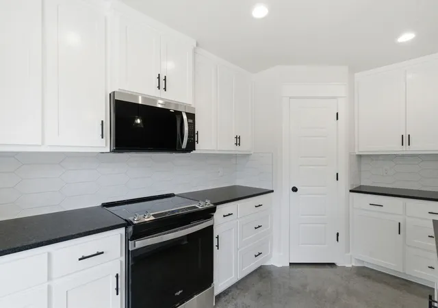 Photo 3 of Single family home for sale at 105 Graystone, Weatherford, TX 76088 | MLS# 21268525 | Listing updated on 2026-05-13