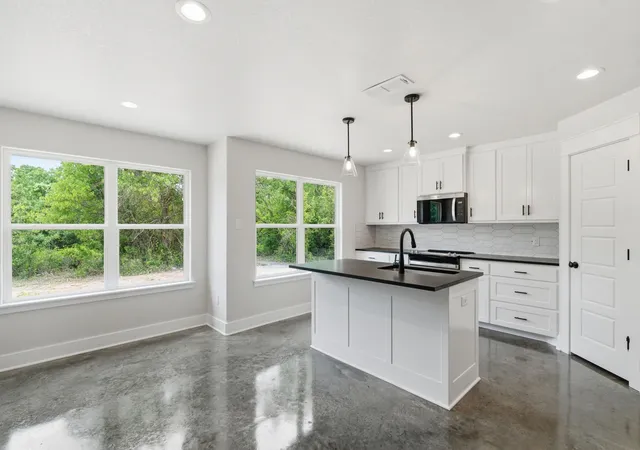Photo 4 of Single family home for sale at 105 Graystone, Weatherford, TX 76088 | MLS# 21268525 | Listing updated on 2026-05-13