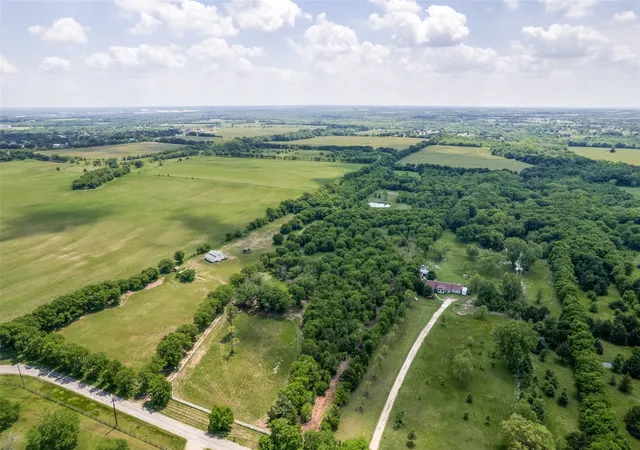Photo 2 of Single family home for sale at 586 Pleasant Home Rd, Sherman, TX 75092 | MLS# 21258760 | Listing updated on 2026-07-25