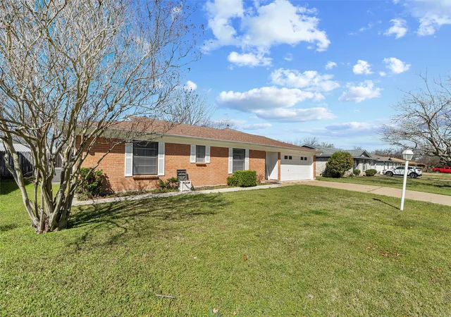 Photo 3 of Sale Pending at 1118 Cozby St E, Benbrook, TX 76126 | MLS# 21268642 | Listing updated on 2026-07-10