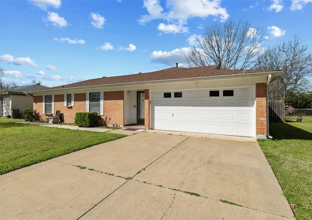 Photo 4 of Sale Pending at 1118 Cozby St E, Benbrook, TX 76126 | MLS# 21268642 | Listing updated on 2026-07-10