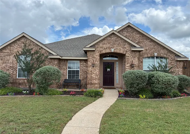 Homes for sale in Cedar Hill, TX | 324 Teakwood Ln, Cedar Hill, TX 75104 | MLS# 21268647