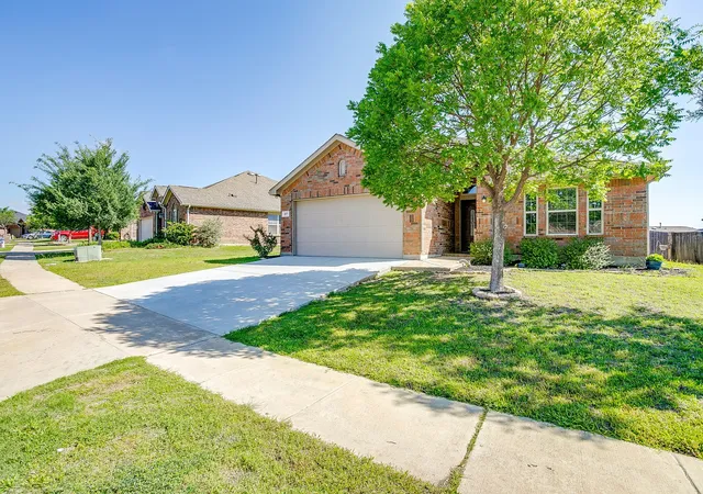 Photo 2 of Sale Pending at 377 Coral Vine Ln, Burleson, TX 76028 | MLS# 21268691 | Listing updated on 2026-07-23