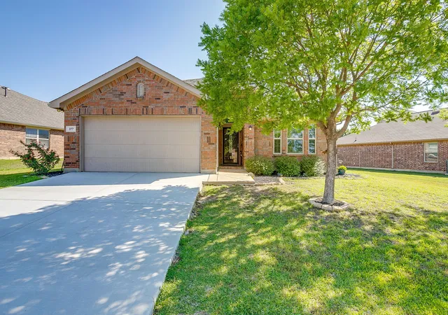 Photo 3 of Sale Pending at 377 Coral Vine Ln, Burleson, TX 76028 | MLS# 21268691 | Listing updated on 2026-07-23