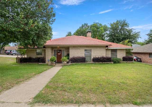 Single family home for sale at 1400 Rusdell Dr, Irving, TX 75060 | MLS# 21266088