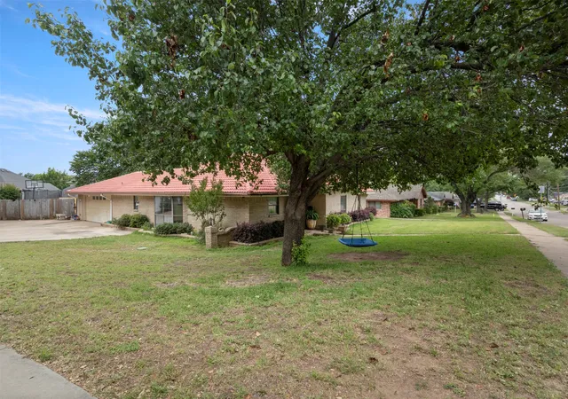 Photo 3 of Single family home for sale at 1400 Rusdell Dr, Irving, TX 75060 | MLS# 21266088 | Listing updated on 2026-07-26