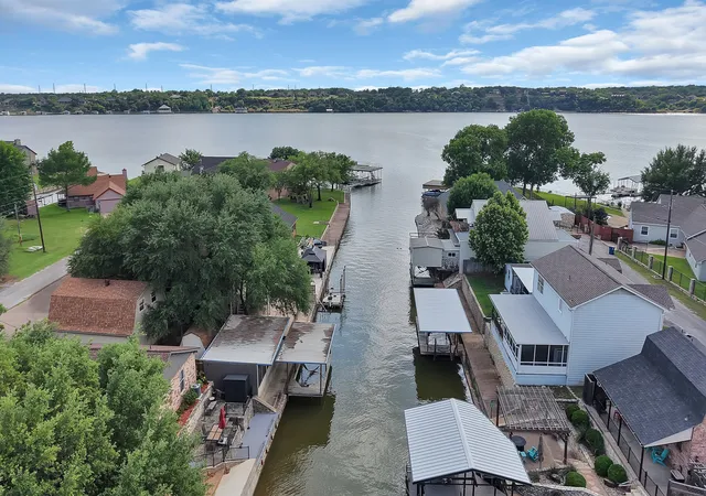 Photo 3 of Single family home for sale at 4514 Robin Ct, Granbury, TX 76049 | MLS# 21226826 | Listing updated on 2026-07-19