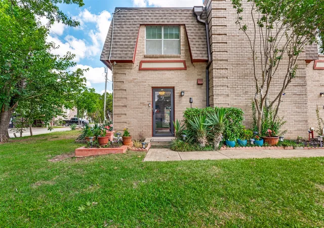 Homes for sale in Irving, TX | 1813 E Grauwyler Rd E #142G, Irving, TX 75061 | MLS# 21261524